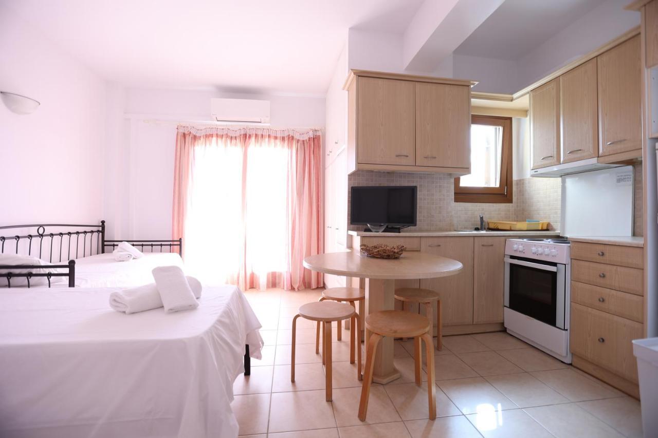 Seaside Gialova Apartment Pylos Bagian luar foto
