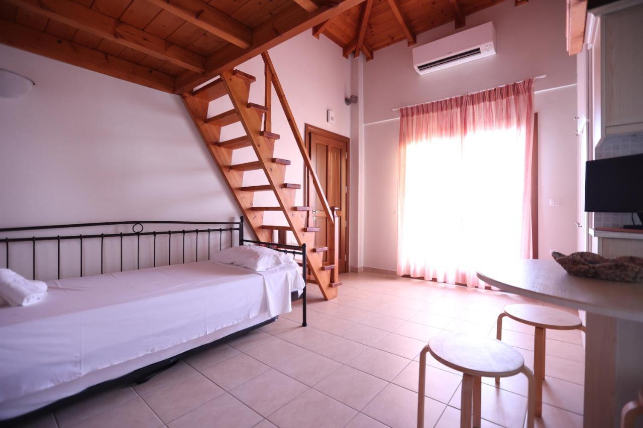 Seaside Gialova Apartment Pylos Bagian luar foto